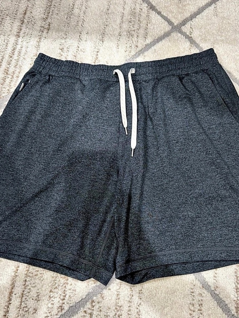 Vuori Shorts Mens XL Gray Ponto Short Performance Knit Athletic Performance 7”